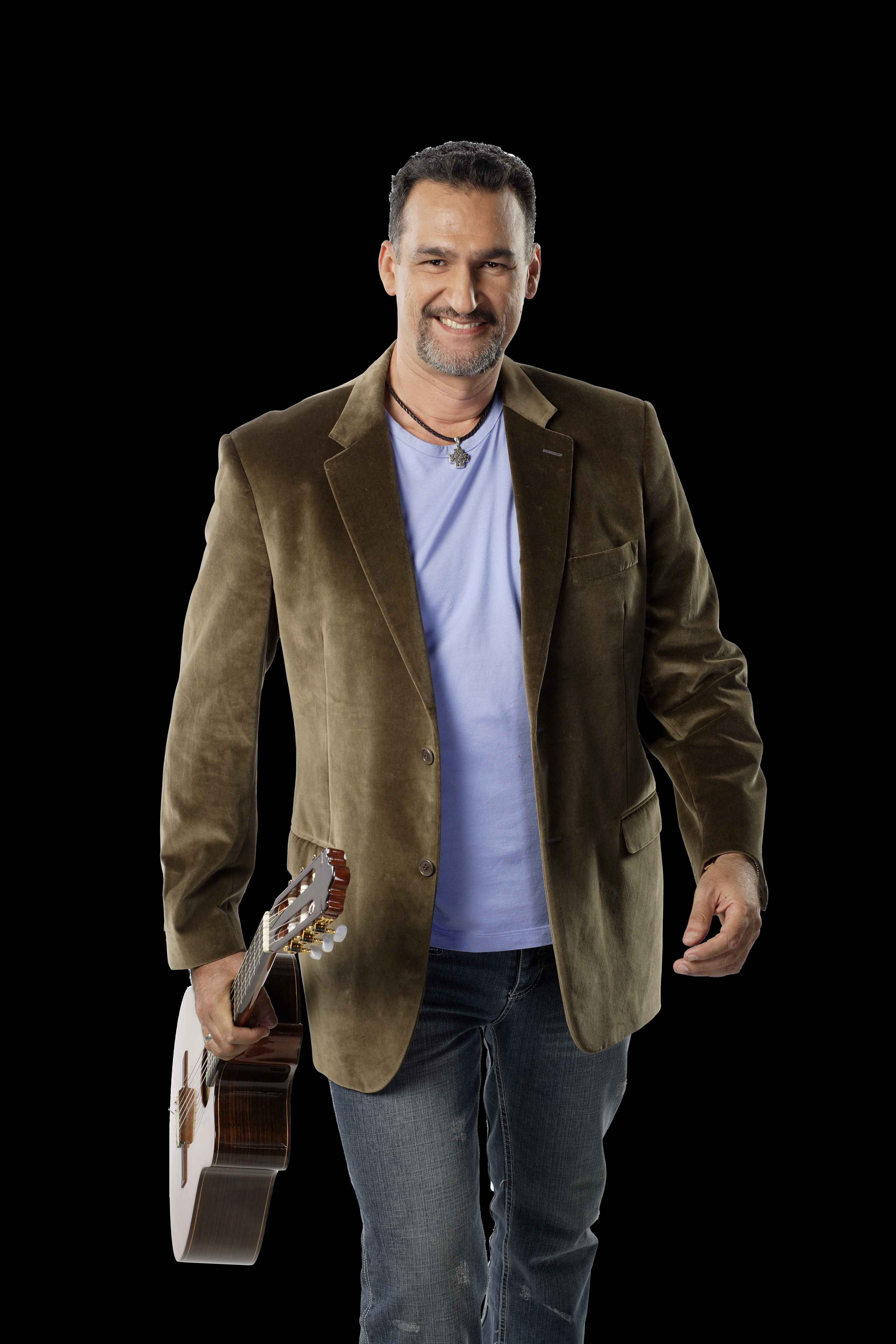 Kike Santander con guitarra